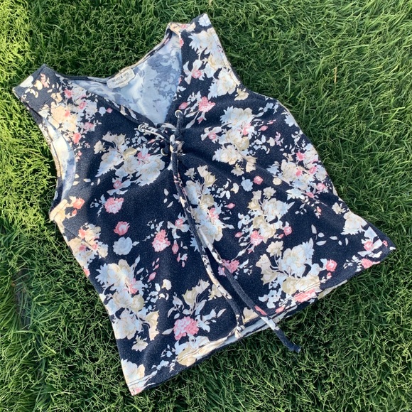 Crop top - Picture 1 of 1